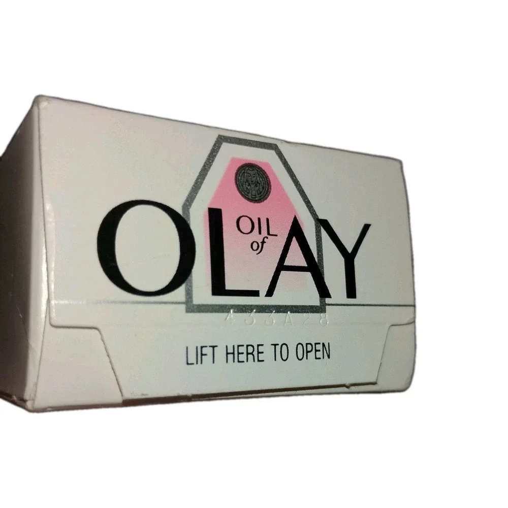 Vtg Oil of Olay Soap White Bath‎ Bar ladies 4.75 oz NOS Prop 1990 New Open Box